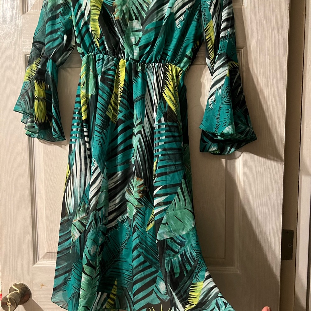 Tropical Green Leaf Print Dress super elegant and fun dress - Picture 2 of 5